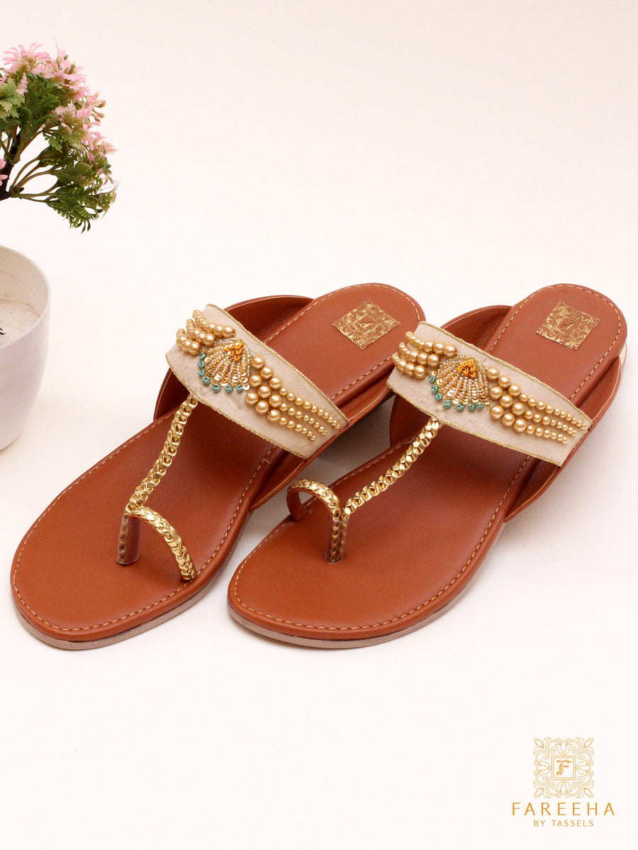 Buy Musavvira SE 93 Women Kolhapuri Chappal TASSELS